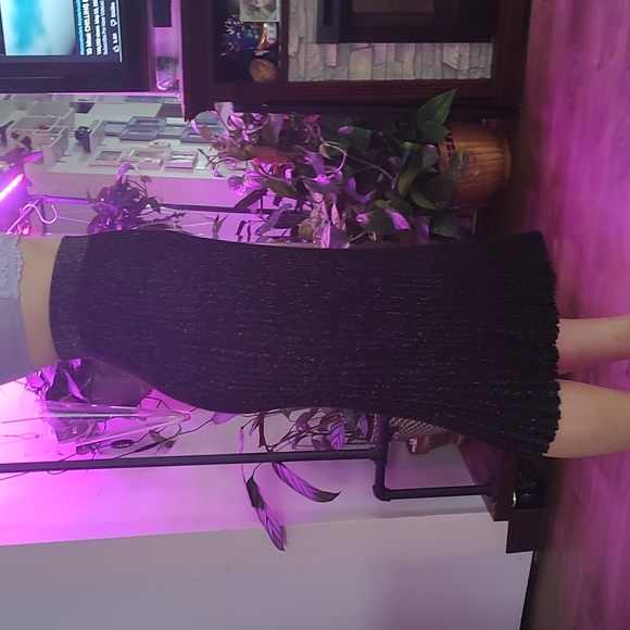 Shimmering Black Skirt - Picture 3 of 3